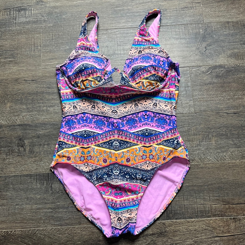 Time and Tru Swim Suit One Piece ((size Large))